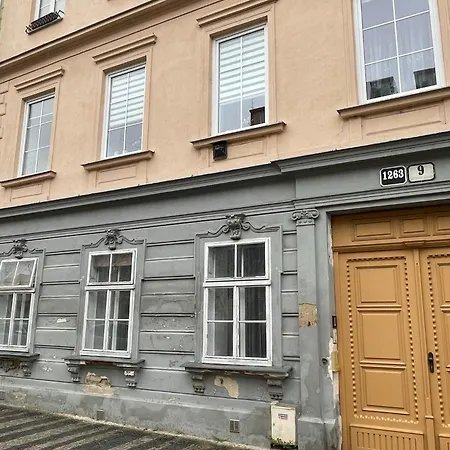 Appartement V Centru Znojma S Vybavenim Pro Deti A Garazi Pro Kola