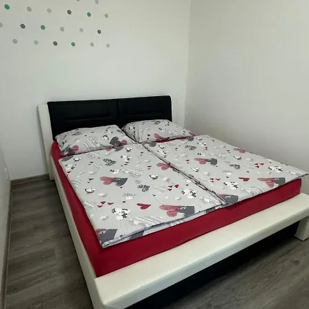 V Centru Znojma S Vybavenim Pro Deti A Garazi Pro Kola Appartement