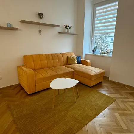 Appartement V Centru Znojma S Vybavenim Pro Deti A Garazi Pro Kola Znojmo