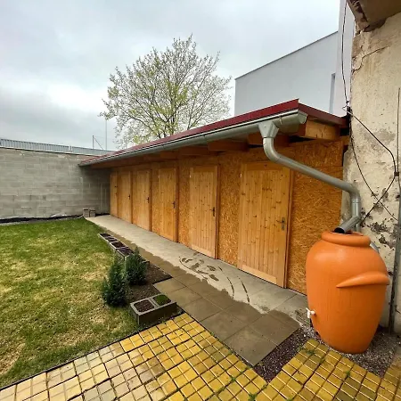 Appartement V Centru Znojma S Vybavenim Pro Deti A Garazi Pro Kola *