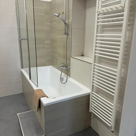 V Centru Znojma S Vybavenim Pro Deti A Garazi Pro Kola Appartement Znojmo