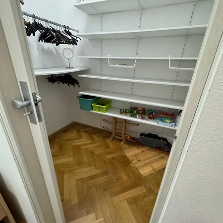 V Centru Znojma S Vybavenim Pro Deti A Garazi Pro Kola Appartement Znojmo